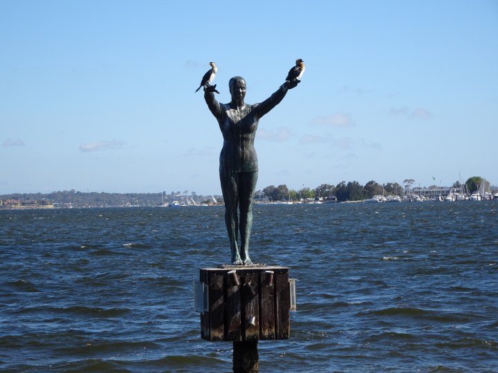 tmp_20419-statue-and-birds1753756626